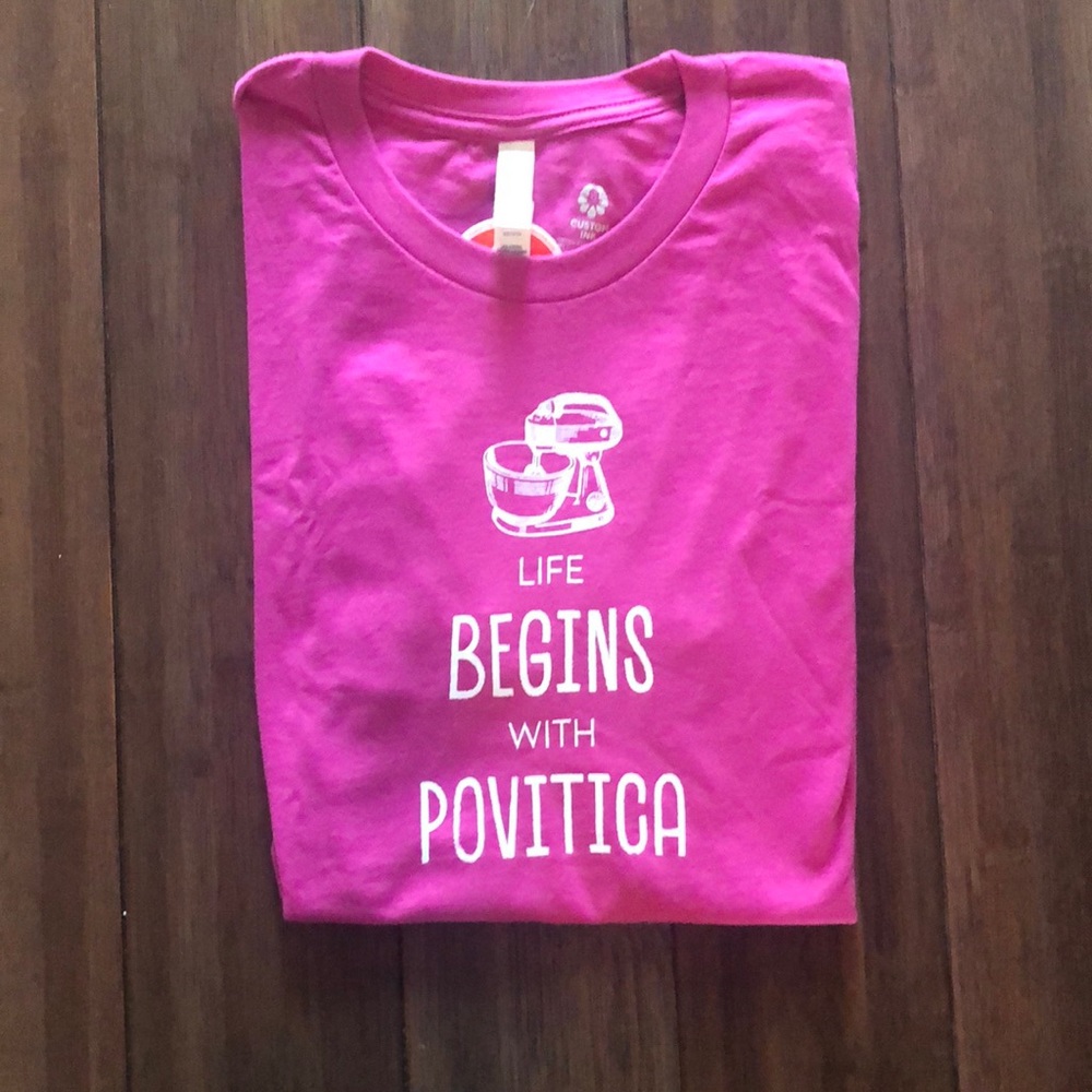 Custom Povitica T-shirt. NWT. Size Med